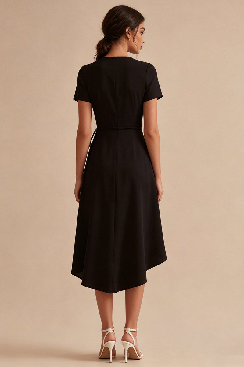 Laden Sie das Bild in den Galerie-Viewer, Ein hohes, tiefes V-Hals, kurzärmeliges kleines schwarzes Kleid mit Taschen