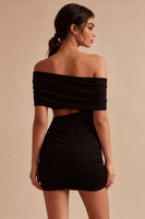 Laden Sie das Bild in den Galerie-Viewer, Abgeschnittenes, schulterlanges kleines schwarzes Kleid