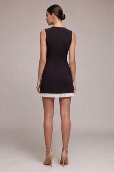 Schlichtes schwarzes enges V-Ausschnitt-Cocktailkleid mit Falten