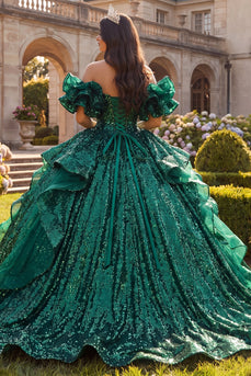 Dunkelgrünes Ballkleid mit Rüschen von den Schultern und Quinceañera-Kleid
