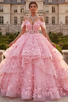 Laden Sie das Bild in den Galerie-Viewer, Off-the-shoulder rosa Ballkleid mit Rüschen und applikiertem Quinceañera-Kleid