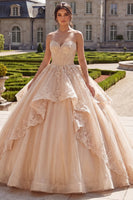 Laden Sie das Bild in den Galerie-Viewer, Trägerloses Champagner Appliquiertes Ballkleid mit Rüschen aus Quinceañera