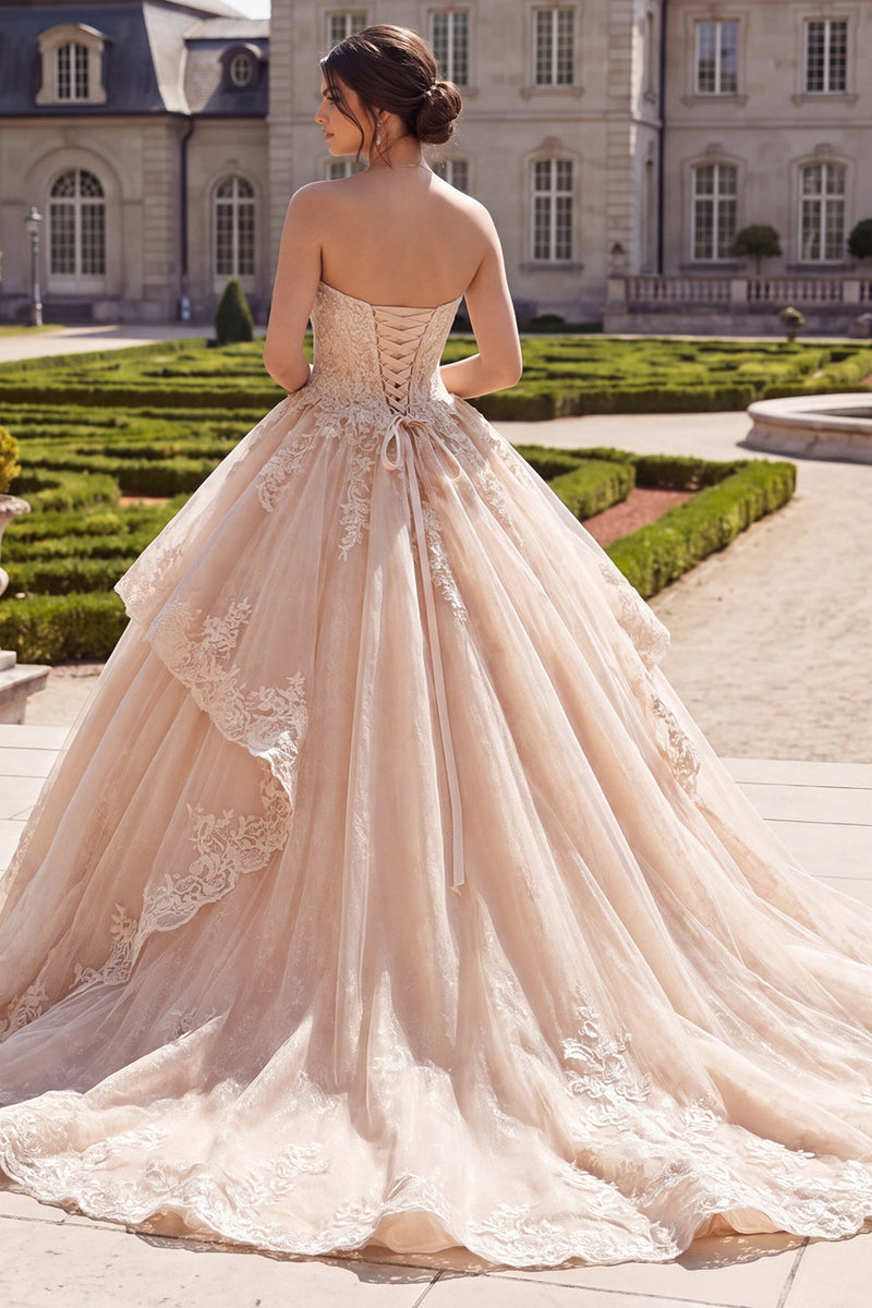 Laden Sie das Bild in den Galerie-Viewer, Trägerloses Champagner Appliquiertes Ballkleid mit Rüschen aus Quinceañera