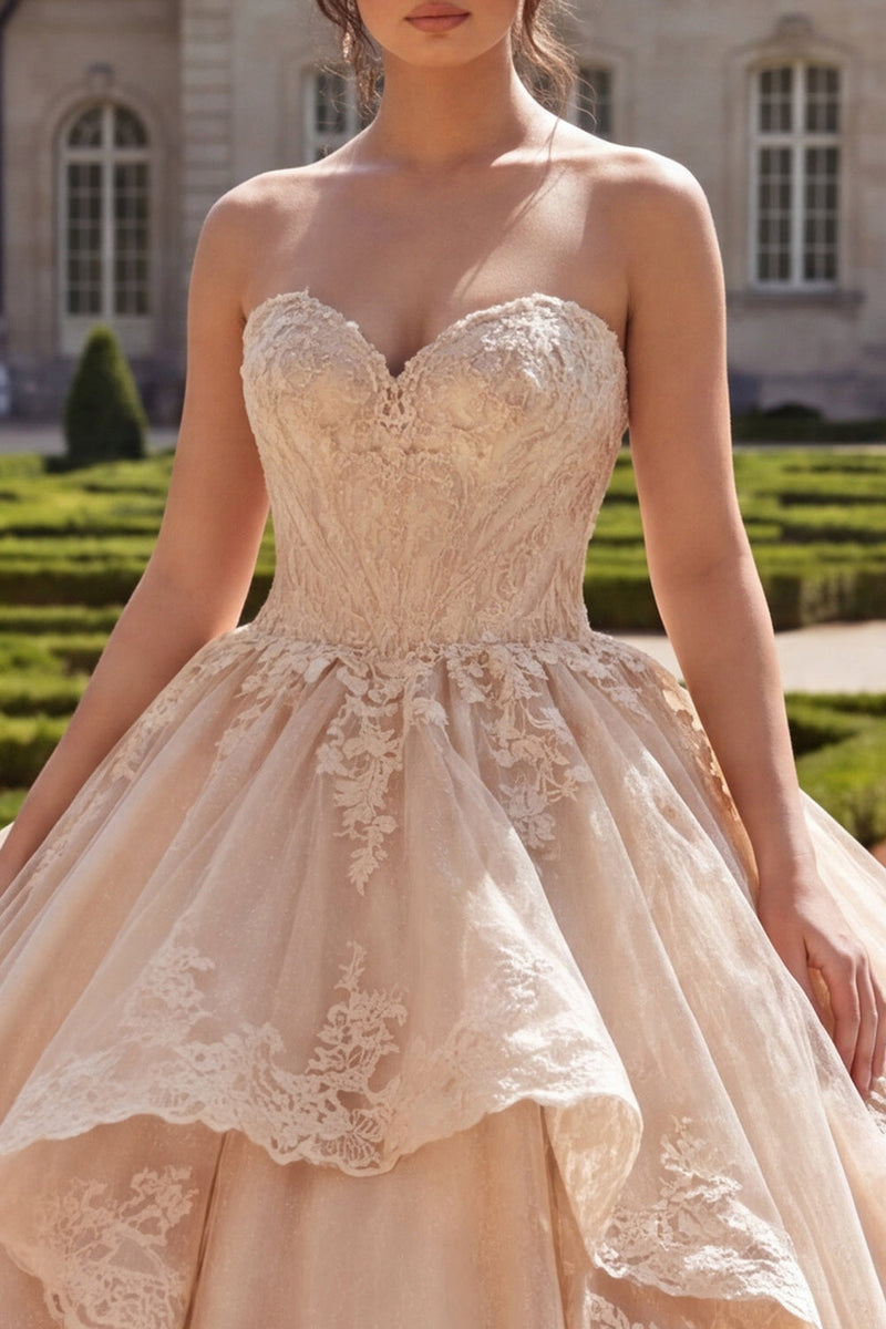 Laden Sie das Bild in den Galerie-Viewer, Trägerloses Champagner Appliquiertes Ballkleid mit Rüschen aus Quinceañera