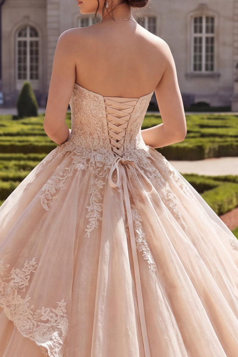 Laden Sie das Bild in den Galerie-Viewer, Trägerloses Champagner Appliquiertes Ballkleid mit Rüschen aus Quinceañera