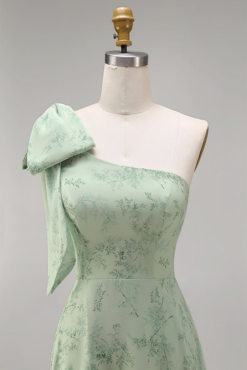 Laden Sie das Bild in den Galerie-Viewer, Staubiges Salbei-Einschulter-Blumenmuster A-Linie lange Brautjungfernkleid mit Schleife