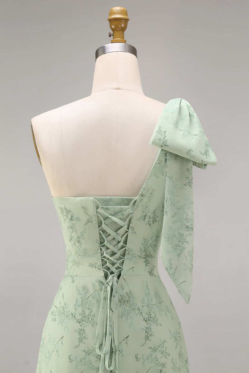 Laden Sie das Bild in den Galerie-Viewer, Staubiges Salbei-Einschulter-Blumenmuster A-Linie lange Brautjungfernkleid mit Schleife