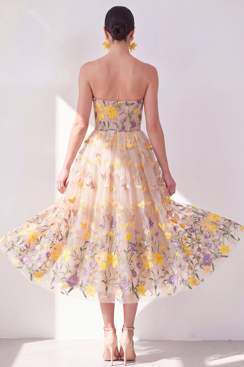 Laden Sie das Bild in den Galerie-Viewer, Aprikosenfarbenes trägerloses A-Line-Tüll-Sticked-Midi-Kleid