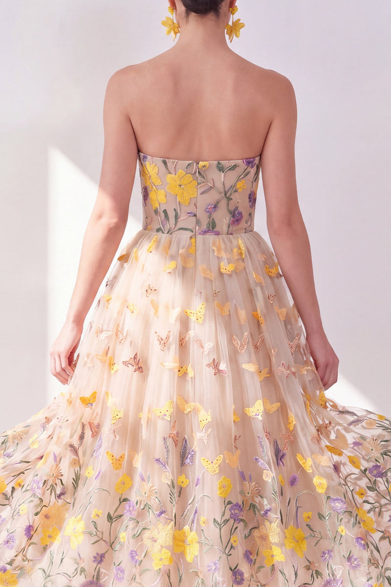 Laden Sie das Bild in den Galerie-Viewer, Aprikosenfarbenes trägerloses A-Line-Tüll-Sticked-Midi-Kleid