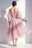 Laden Sie das Bild in den Galerie-Viewer, Blush-Off-the-shoulder A-Linie mit gerafften Pailletten Blumen-Midi-Kleid