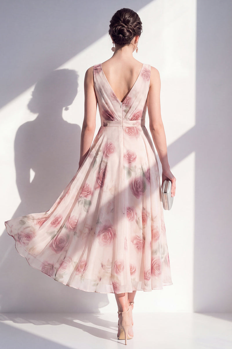 Laden Sie das Bild in den Galerie-Viewer, A-Line Chiffon Blush V-Ausschnitt mit gerafftem Midi-Blumenkleid