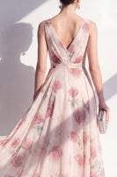 Laden Sie das Bild in den Galerie-Viewer, A-Line Chiffon Blush V-Ausschnitt mit gerafftem Midi-Blumenkleid