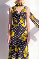 Laden Sie das Bild in den Galerie-Viewer, Schwarzes, gelbes Blummen-A-Linien-Chiffon-Chiffon-Kleid mit Halsschal