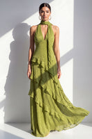 Laden Sie das Bild in den Galerie-Viewer, A-Linie gelbes Neckholderhals-Chiffon-Maxikleid mit Rüschen