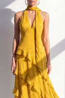 Laden Sie das Bild in den Galerie-Viewer, A-Linie gelbes Neckholderhals-Chiffon-Maxikleid mit Rüschen