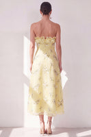 Laden Sie das Bild in den Galerie-Viewer, Gelbes A-Linien trägerloses Chiffon-Dress, mit Rüschen und Midi-Blumen