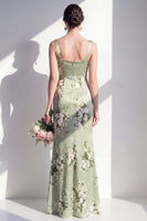 Laden Sie das Bild in den Galerie-Viewer, Salbeigrünes Meerjungfrauen-Satin-Floral-Quadrathals mit gerafftem langen Brautjungfernkleid