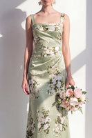 Laden Sie das Bild in den Galerie-Viewer, Salbeigrünes Meerjungfrauen-Satin-Floral-Quadrathals mit gerafftem langen Brautjungfernkleid
