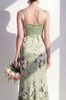 Laden Sie das Bild in den Galerie-Viewer, Salbeigrünes Meerjungfrauen-Satin-Floral-Quadrathals mit gerafftem langen Brautjungfernkleid