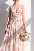 Laden Sie das Bild in den Galerie-Viewer, A-Linie Aprikosen-Chiffon V-Ausschnitt, gefaltetes Blumen-Langbrautjungfernkleid