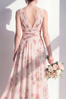 Laden Sie das Bild in den Galerie-Viewer, A-Linie Aprikosen-Chiffon V-Ausschnitt, gefaltetes Blumen-Langbrautjungfernkleid