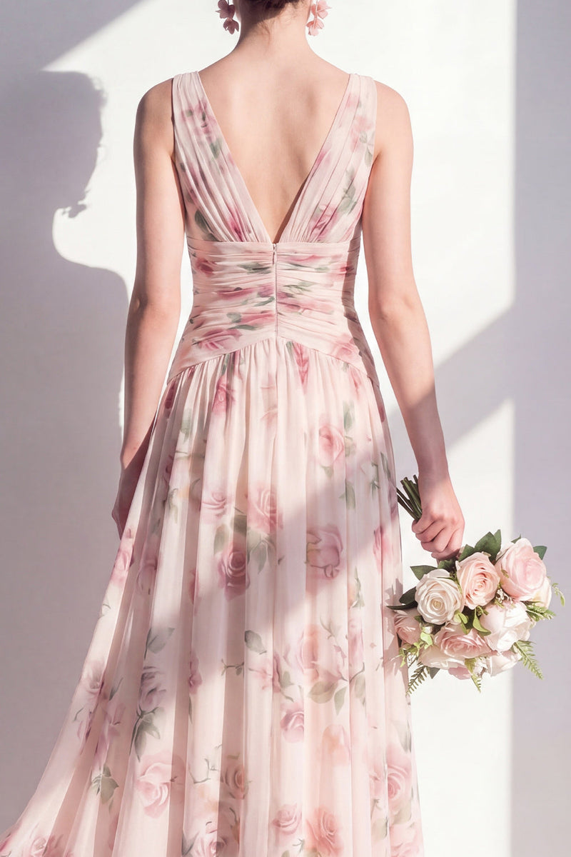 Laden Sie das Bild in den Galerie-Viewer, A-Linie Aprikosen-Chiffon V-Ausschnitt, gefaltetes Blumen-Langbrautjungfernkleid