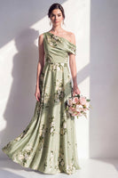 Laden Sie das Bild in den Galerie-Viewer, Einschulter-A-Linie Salbeigrünes Satin-Floral-Langtraubenkleid für die Brautjungfern
