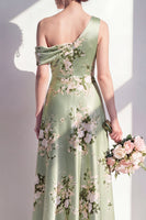 Laden Sie das Bild in den Galerie-Viewer, Einschulter-A-Linie Salbeigrünes Satin-Floral-Langtraubenkleid für die Brautjungfern