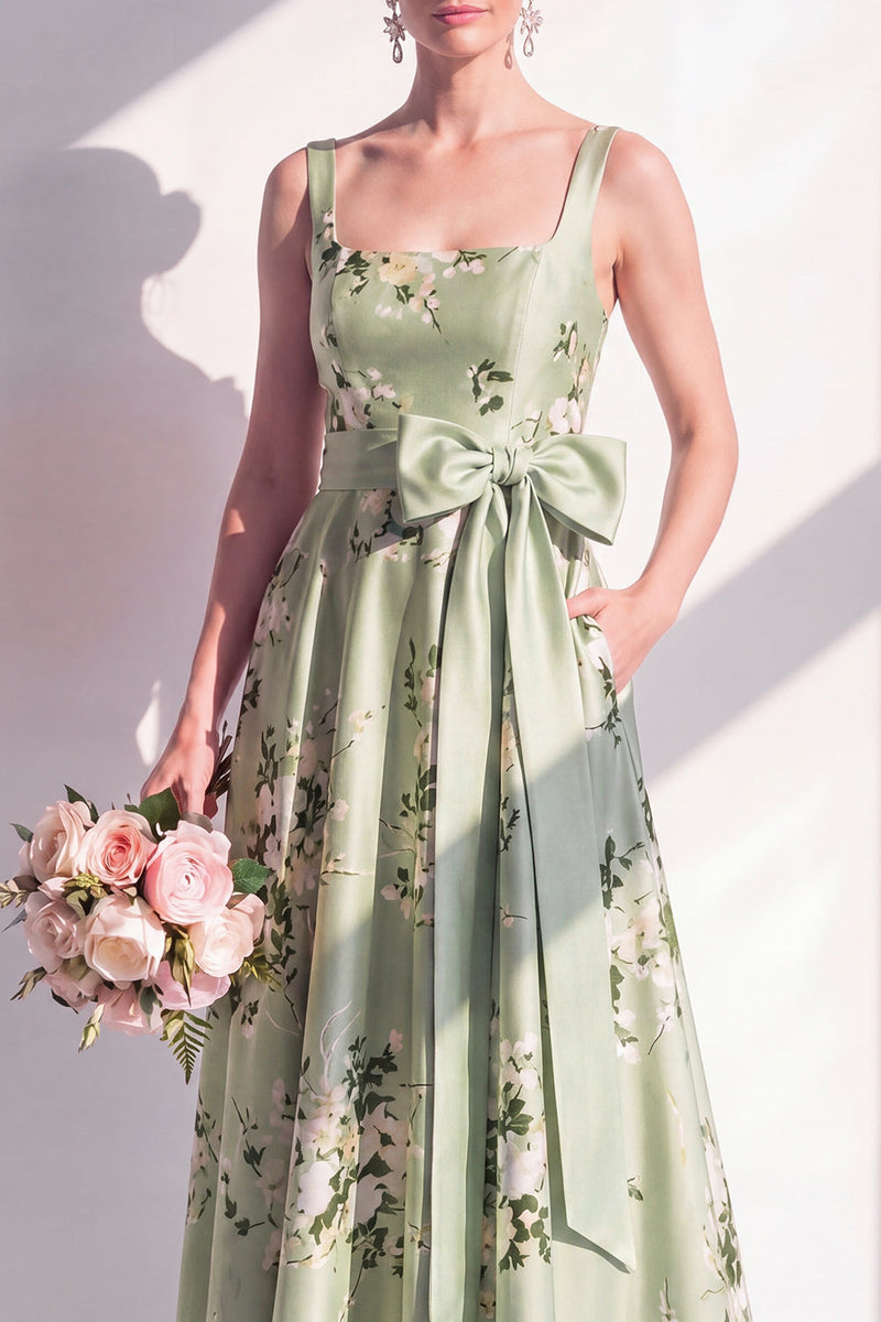 Laden Sie das Bild in den Galerie-Viewer, Satin A-Linie Salbeigrün Quadrathals Blumen-Langbrautjungfernkleid mit Gürtel