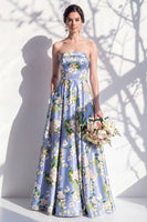 Laden Sie das Bild in den Galerie-Viewer, Trägerloses blaues Blumen-A-Linie Brautjungfernkleid