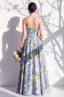 Laden Sie das Bild in den Galerie-Viewer, Trägerloses blaues Blumen-A-Linie Brautjungfernkleid