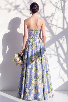 Trägerloses blaues Blumen-A-Linie Brautjungfernkleid