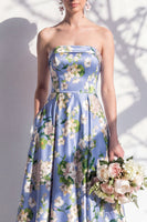 Laden Sie das Bild in den Galerie-Viewer, Trägerloses blaues Blumen-A-Linie Brautjungfernkleid