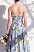 Laden Sie das Bild in den Galerie-Viewer, Trägerloses blaues Blumen-A-Linie Brautjungfernkleid