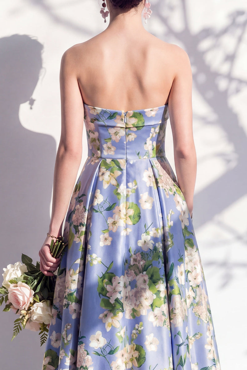 Laden Sie das Bild in den Galerie-Viewer, Trägerloses blaues Blumen-A-Linie Brautjungfernkleid