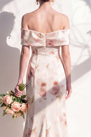 Laden Sie das Bild in den Galerie-Viewer, Off-the-shoulder elfenbeinrotes Blumen-Meerjungfrauen-Brautjungfrauenkleid