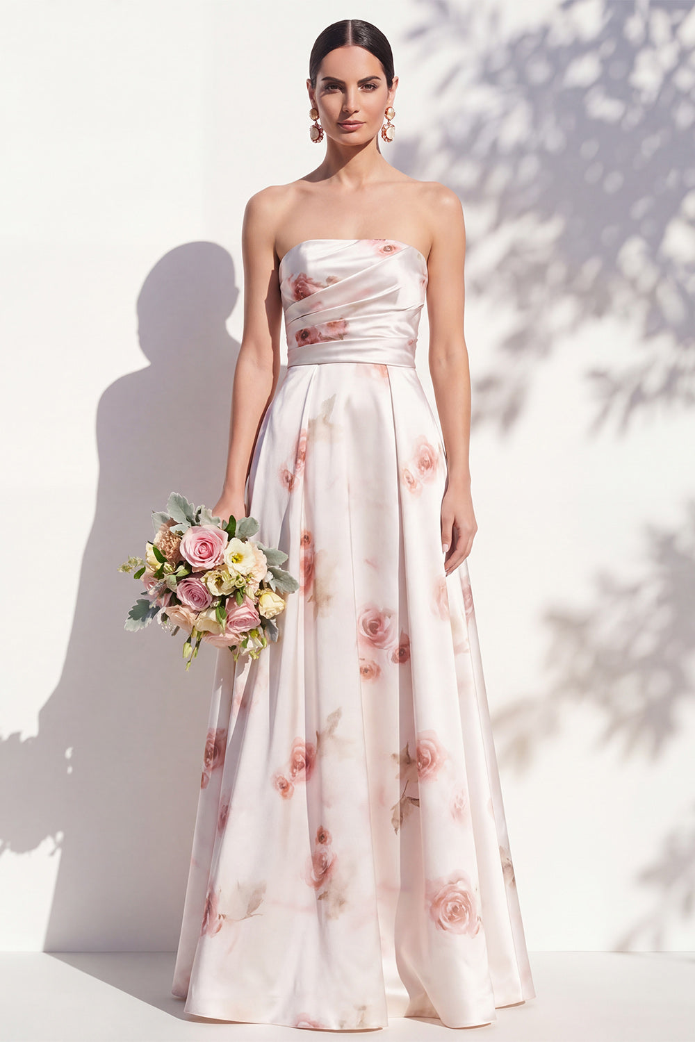 Trägerloses elfenbeinrotes Blumen-A-Linie Brautjungfernkleid