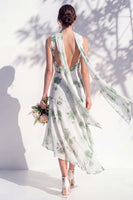 Laden Sie das Bild in den Galerie-Viewer, Grünes Blumen-Meerjungfrauen-V-Ausschnitt-Brautjungfernkleid mit Schal
