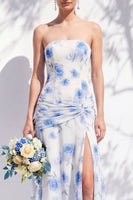 Laden Sie das Bild in den Galerie-Viewer, Trägerloses blaues Blumen-A-Linie Brautjungfernkleid mit Schlitz