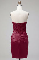 Laden Sie das Bild in den Galerie-Viewer, Satin-burgundfarbenes Sweetheart gerafftes Bodycon-Mini-Homecoming-Kleid mit Pailletten