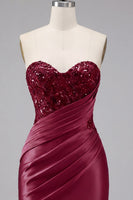 Laden Sie das Bild in den Galerie-Viewer, Satin-burgundfarbenes Sweetheart gerafftes Bodycon-Mini-Homecoming-Kleid mit Pailletten
