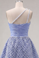 Laden Sie das Bild in den Galerie-Viewer, Blaues, einschulteriges Satin-A-Linien-Perlen-Homecoming-Kleid mit Schlitz