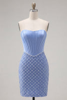 Laden Sie das Bild in den Galerie-Viewer, Blaues, strapless Satin-Bodycon-Korsett, das mit Perlen besticktes Homecoming-Kleid