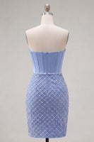 Laden Sie das Bild in den Galerie-Viewer, Blaues, strapless Satin-Bodycon-Korsett, das mit Perlen besticktes Homecoming-Kleid