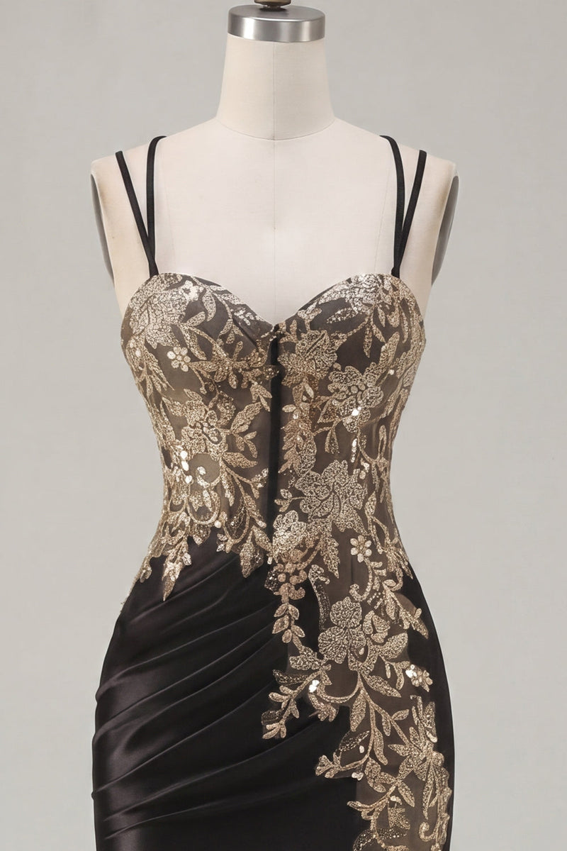 Laden Sie das Bild in den Galerie-Viewer, Schwarzer Satin-Bodycon mit gerafften Pailletten Homecoming-Kleid mit Schlitz