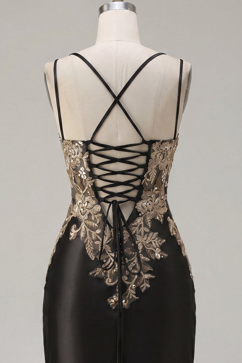 Laden Sie das Bild in den Galerie-Viewer, Schwarzer Satin-Bodycon mit gerafften Pailletten Homecoming-Kleid mit Schlitz
