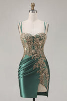 Laden Sie das Bild in den Galerie-Viewer, Schwarzer Satin-Bodycon mit gerafften Pailletten Homecoming-Kleid mit Schlitz