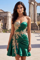 Laden Sie das Bild in den Galerie-Viewer, Dunkelgrünes Satin-Bodycon-Sweetheart mit gerafften Pailletten Homecoming-Kleid mit Schärpe