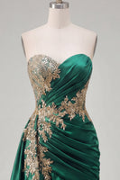 Laden Sie das Bild in den Galerie-Viewer, Dunkelgrünes Satin-Bodycon-Sweetheart mit gerafften Pailletten Homecoming-Kleid mit Schärpe