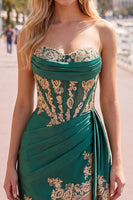 Laden Sie das Bild in den Galerie-Viewer, Dunkelgrünes Satin Sweetheart Geraffte Pailletten Transparentes Korsett Kurzes Abendkleid mit Schärpe